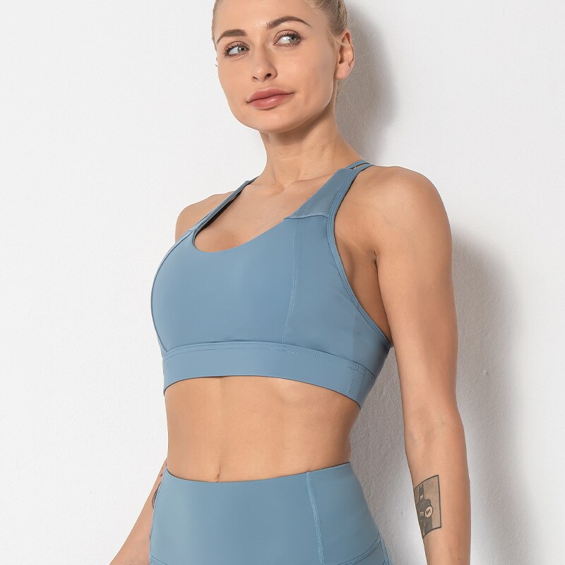 High impact sports bra with mess accents on back
